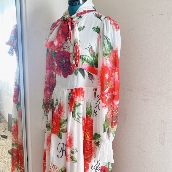 STUNNING RED FLORAL BRIDGERTON PRINCESS MAXI DRESS. - Picture 4 of 14